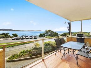 Relax With Ocean Facing Unit at Terrrigal Beach